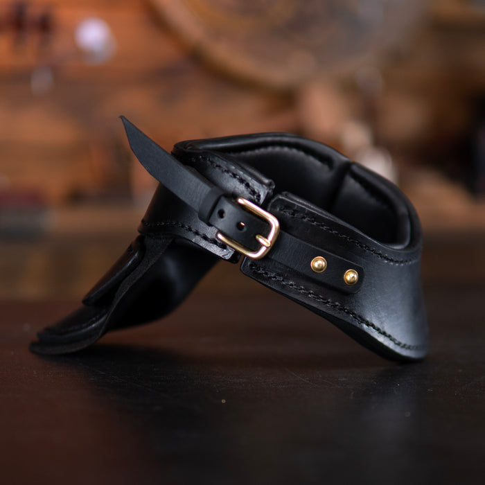 Modèle de gorget en cuir - Armure en cuir | Atelier du cheval noir