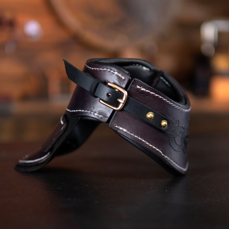 Modèle de gorget en cuir - Armure en cuir | Atelier du cheval noir