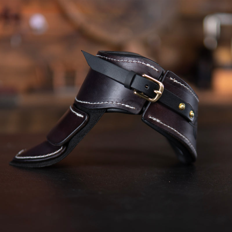 Modèle de gorget en cuir - Armure en cuir | Atelier du cheval noir