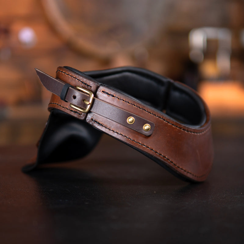 Modèle de gorget en cuir - Armure en cuir | Atelier du cheval noir