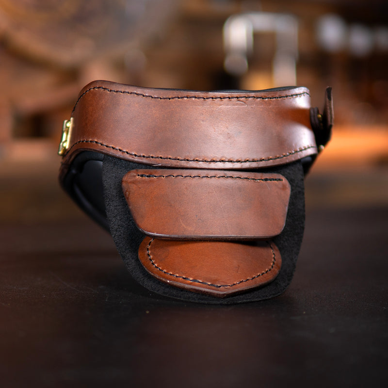 Modèle de gorget en cuir - Armure en cuir | Atelier du cheval noir