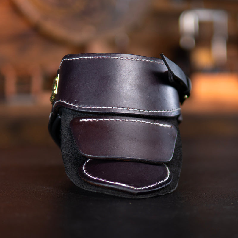 Modèle de gorget en cuir - Armure en cuir | Atelier du cheval noir
