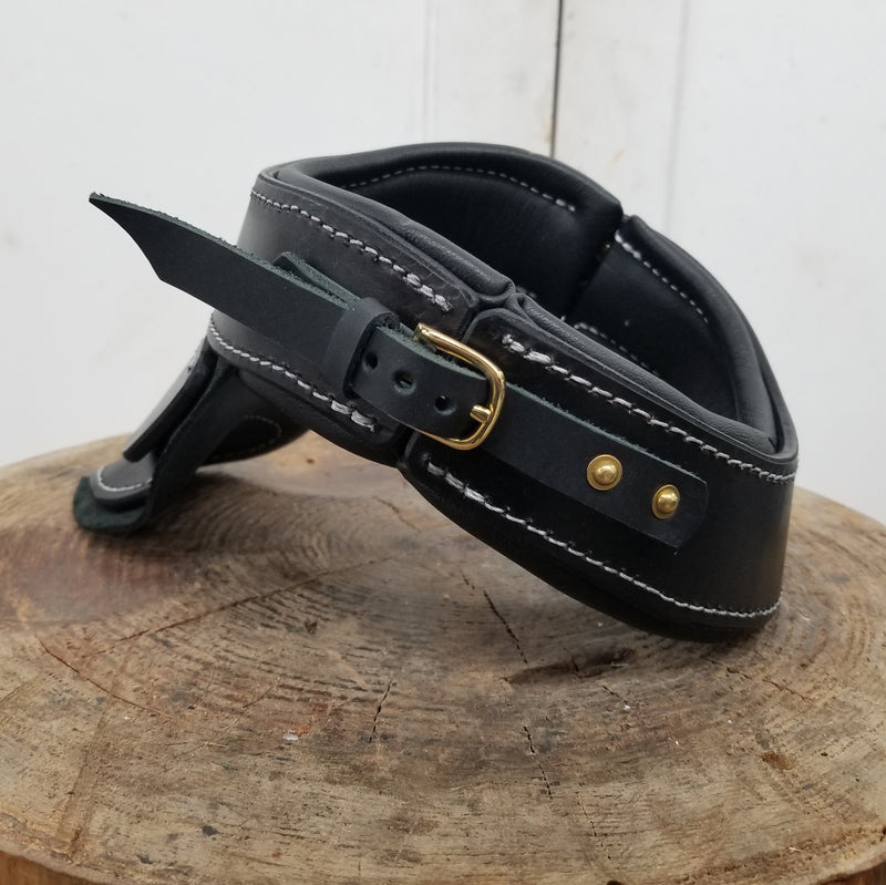 Modèle de gorget en cuir - Armure en cuir | Atelier du cheval noir