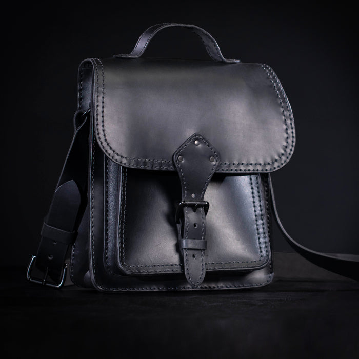 Черная кожаная сумка-портфель